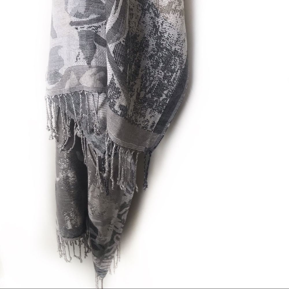 Isa & Stef acrylic rayon scarf!